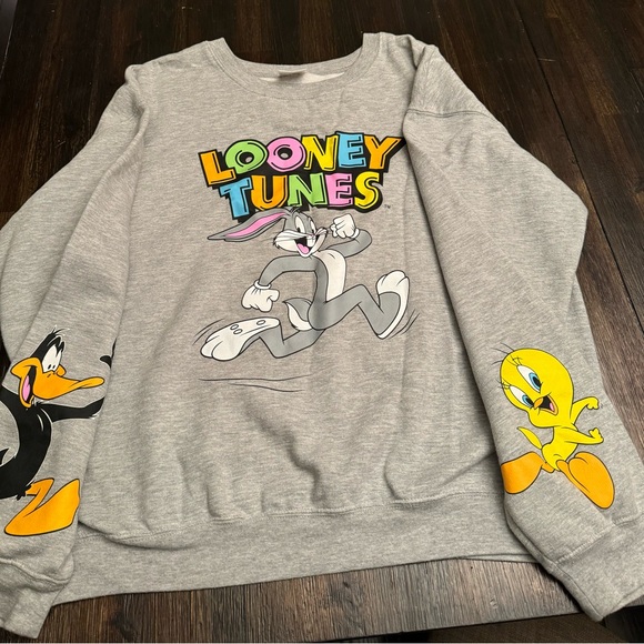**Pre-loved** Looney Tunes Sweater Size XL (15-17) - Picture 3 of 3